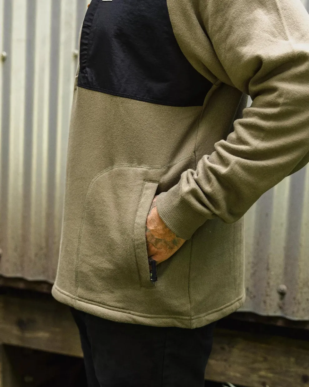 Offgrid 1/4 Zip Recycled Cotton Sweatshirt